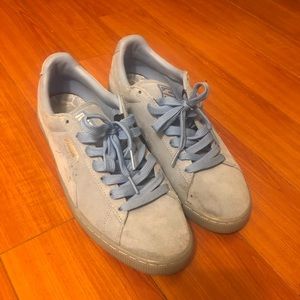 Low top light blue Puma Suede